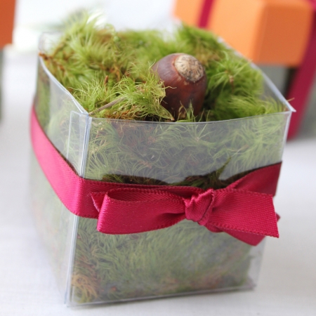 Single Front Burgundy Bow - No Lid